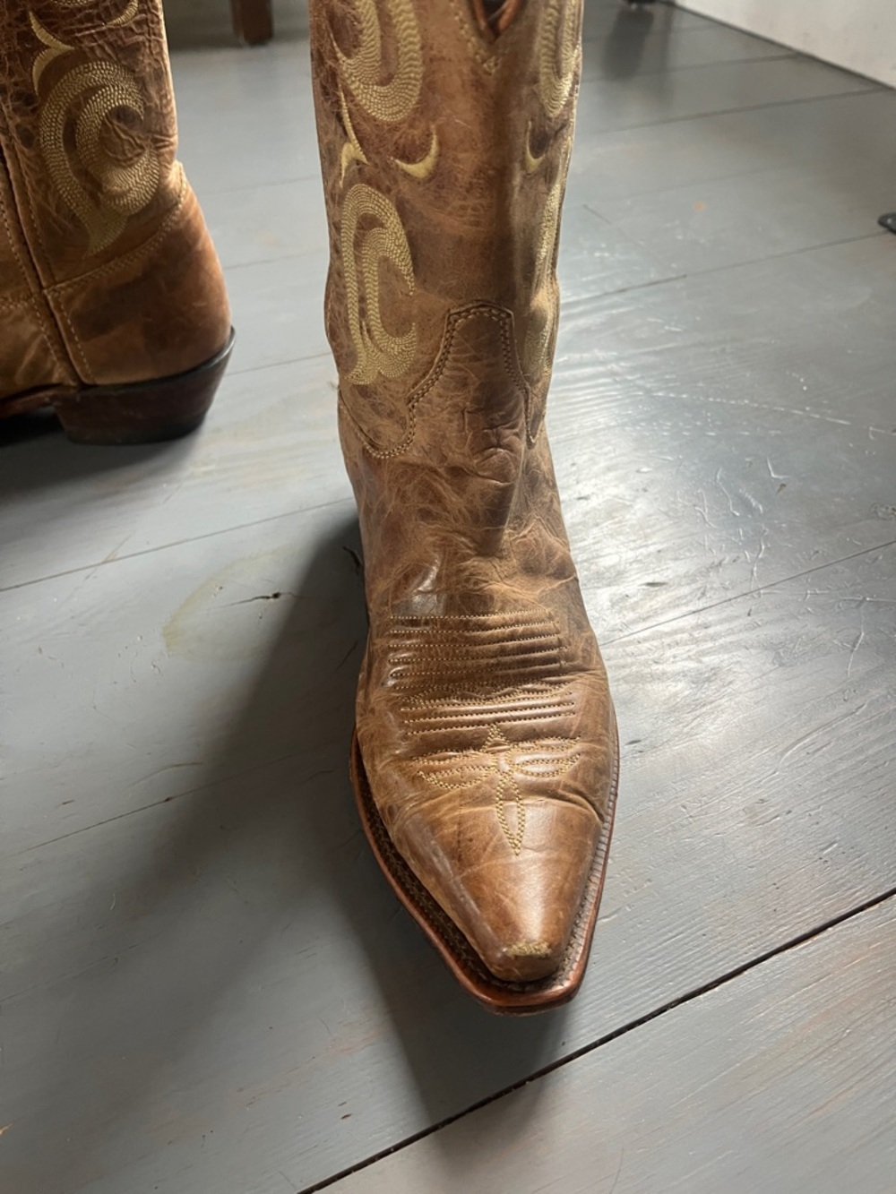 Justin Boots Brown Leather Western Heeled Boots with Cream Stitching - Picture 2 of 10